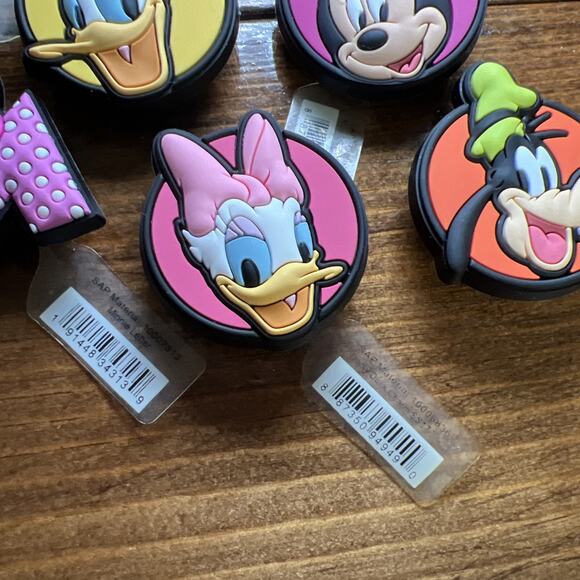 (5) NWT Disney Shoe Charms For Crocs Minnie Mouse Goofy Donald Daisy Authentic - Picture 3 of 9